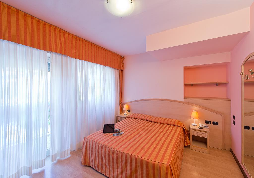 Hotel Residence Dei Fiori Baveno Exteriér fotografie