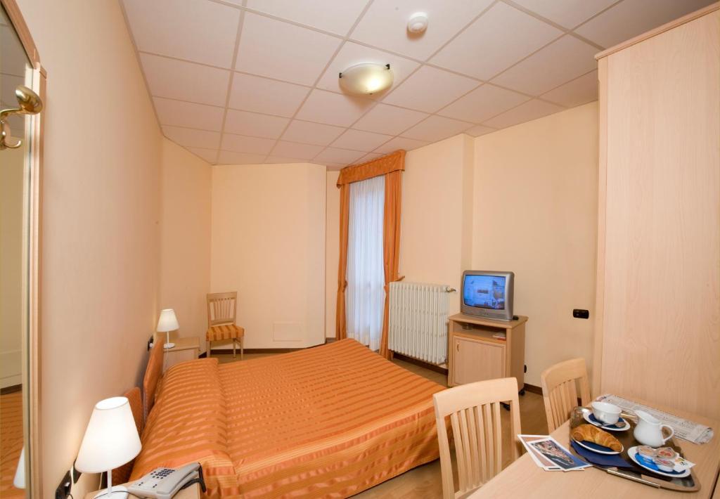 Hotel Residence Dei Fiori Baveno Pokoj fotografie